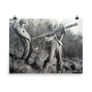 Poster WWII: Amerikanische Soldaten mit erbeutetem Panzerschreck