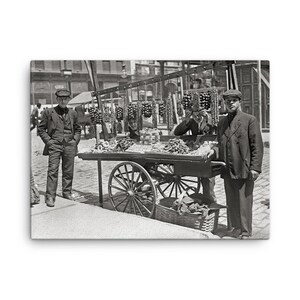 ニューヨークのリトルイタリー 1908年 フードカート キャンバスプリント – ヴィンテージ イタリア ストリート シーン ウォールアート、歴史的なニューヨークの装飾