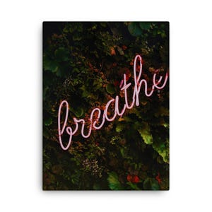 Stampa su tela con insegna al neon Breathe, decorazione murale luminosa e ispiratrice per camera da letto e yoga