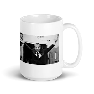 Richard Nixon Resigns (Peace Sign) Mug