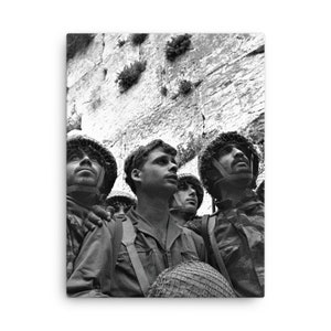 Israeli paratroopers standing in front of the Western Wall. June, 1967 Poster Canvas Print