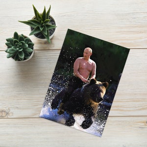 Vladimir Poutine chevauchant un ours Carte de vœux
