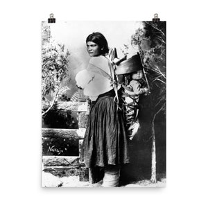 Impresión de cartel de mujer y niño navajo
