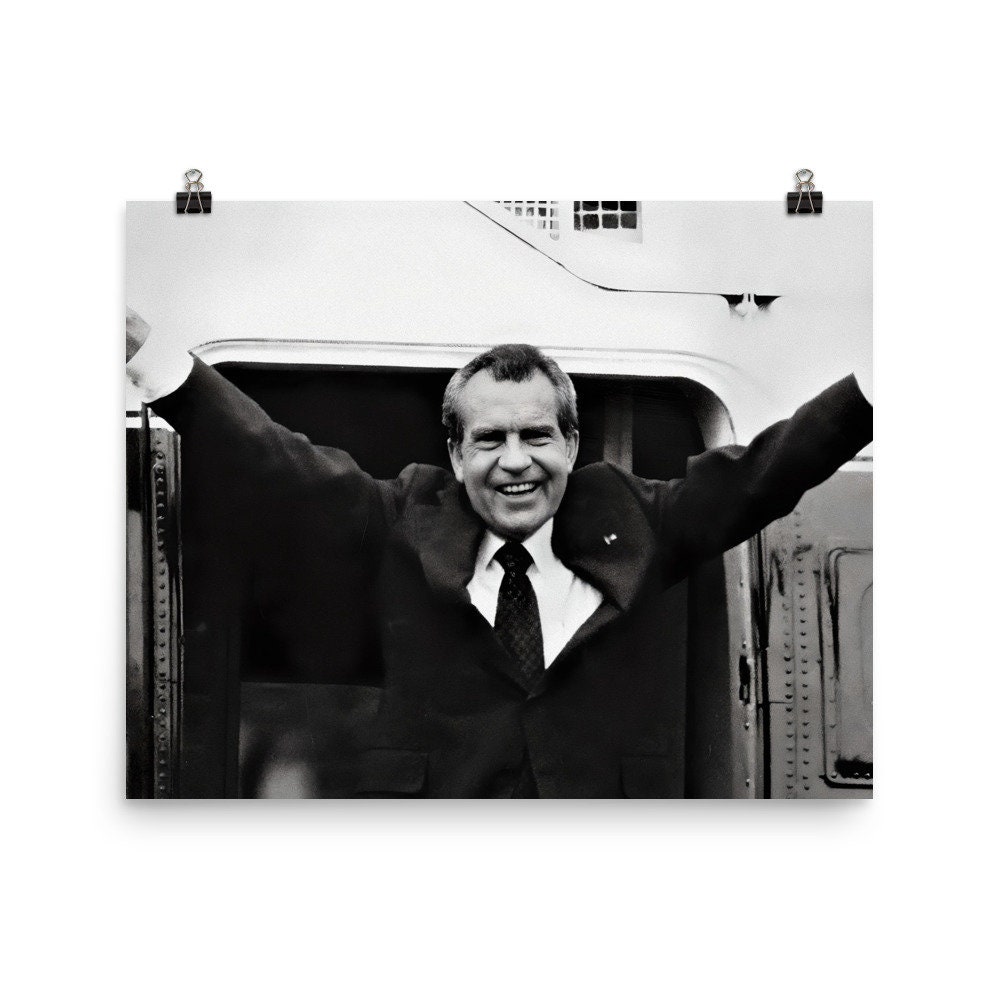 リチャード・ニクソン辞任（ピースサイン）ポスタープリント - Etsy 日本