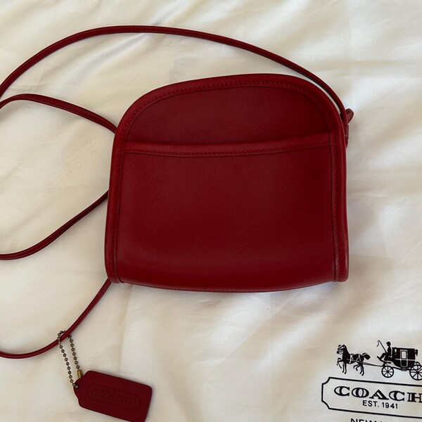 Vintage COACH 9017 Abbie RED kleine leren crossbodytas met ritssluiting en perfecte staat. Nieuw/nooit gebruikt (grote stofzak inbegrepen)