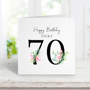 Personalisierte Blumennummer alles Gute zum Geburtstag Grußkarte, schwarzes Blumen 70, 71, 72, 73, 74, 75, 76, 77, 78, 79 Geburtstagskarte, schöne Blumen