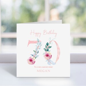 Gepersonaliseerde bloemennummer gelukkige verjaardagswenskaart, roze bloemen 70, 71, 72, 73, 74, 75, 76, 77, 78, 79 verjaardagskaart, mooie bloemen.