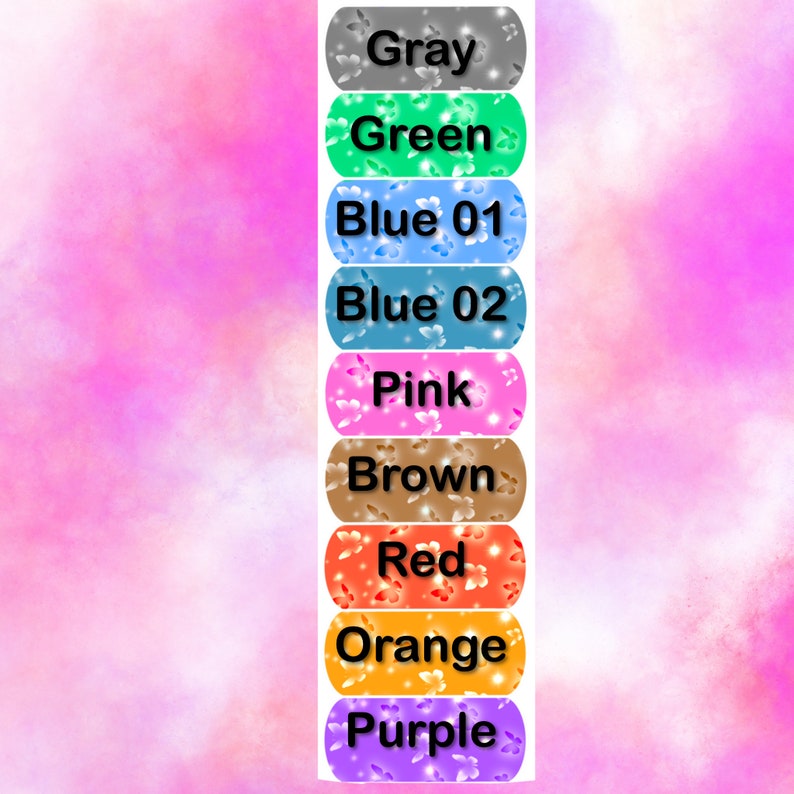 Puede incluir: Nueve etiquetas coloridas con patrones de mariposas y texto. Las etiquetas son de color gris, verde, azul, rosa, marr&oacute;n, rojo, naranja y morado. El texto en las etiquetas dice "Gris", "Verde", "Azul 01", "Azul 02", "Rosa", "Marr&oacute;n", "Rojo", "Naranja" y "Morado".