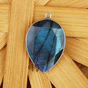 Labradorite Pear Faceted Pendant. Blue Flash Pendant. 925 Silver Pendant. Pear Style Pendant. Blue Jewellry Gift for her. Gemstone Pendant.