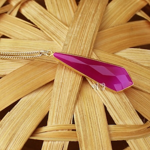 Fuchsia Pink Chalcedony Necklace. 925 Silver Necklace. Hot Pink Kite Pendant Chain Necklace. Best Gifts for Women. Dainty Necklace Jewellry.