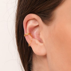 Manchette d'oreille chaîne en argent, boucle d'oreille chaîne, boucle d'oreille chaîne hélice dorée, boucle d'oreille sans piercing, manchette conque, enfileur de manchette d'oreille argenté