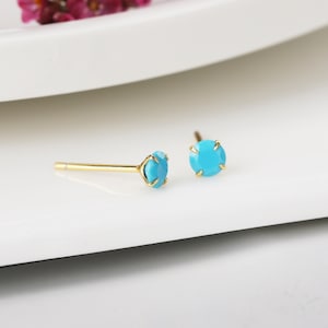 Puces d'oreilles Turquoise Delight - Puces d'alpinistes délicats avec une touche de pierre turquoise - Accessoire subtil et élégant à porter tous les jours