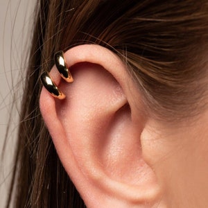 Boucles d'oreilles sans piercing, Boucles d'oreilles délicates en or, Tour d'oreilles Huggie, Tour d'oreilles minimalistes en or, Fausses boucles d'oreilles Huggie, Petit bijou d'oreilles, Créoles sans perçage