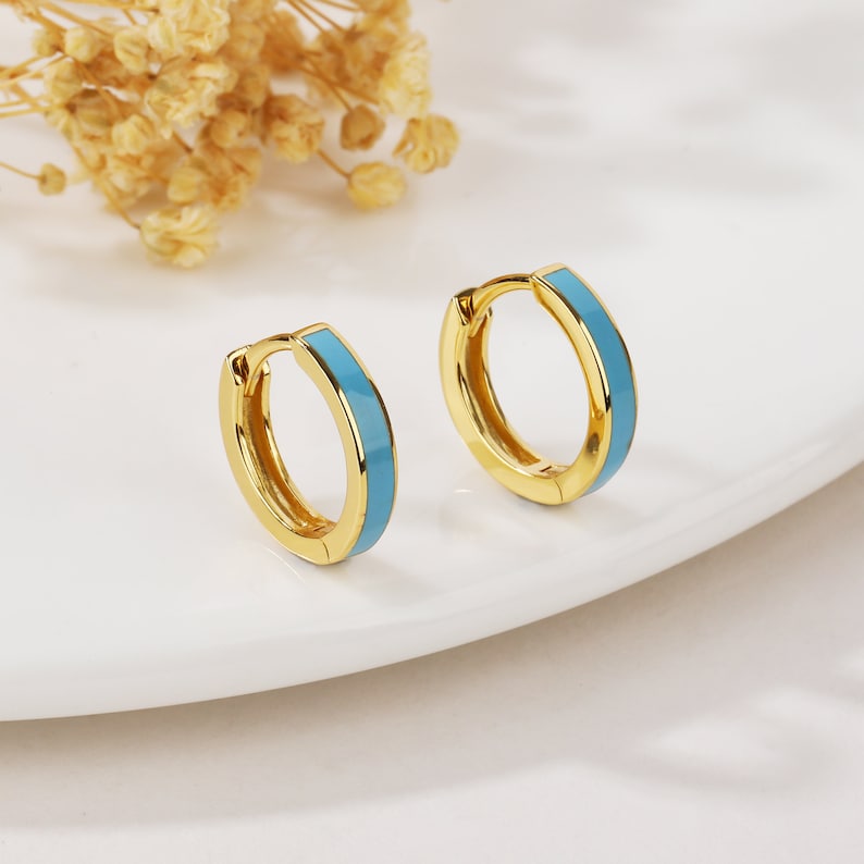 TURQUOISE ONYX HUGGIE HOOP EARRINGS