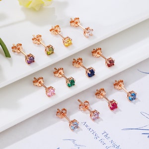 Petites boucles d'oreilles en pierre de naissance CZ Boucles d'oreilles délicates Boucles d'oreilles en or Petites boucles d'oreilles minimalistes Boucles d'oreilles en pierre de naissance Cadeau pour elle