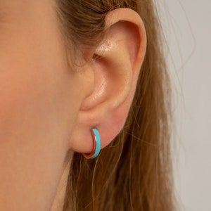 TURQUOISE ONYX HUGGIE HOOP EARRINGS