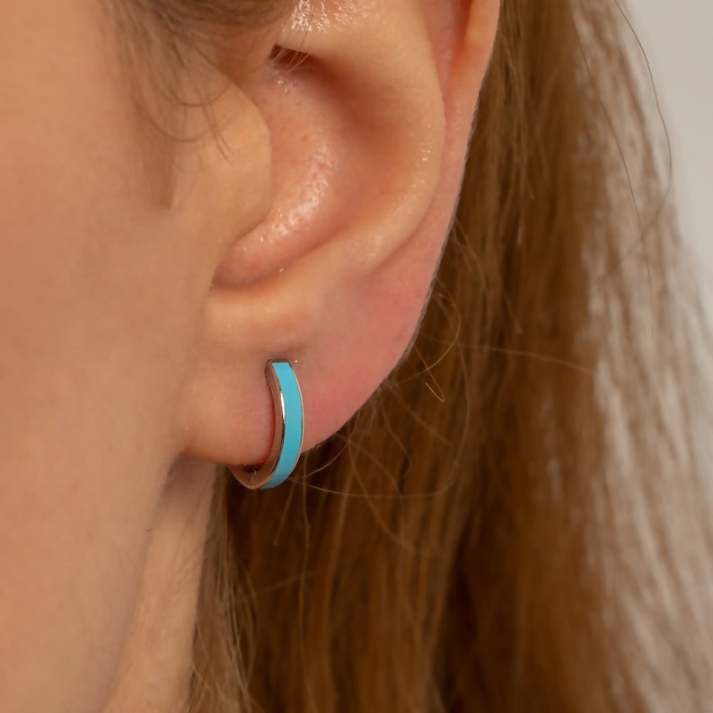 TURQUOISE ONYX HUGGIE HOOP EARRINGS