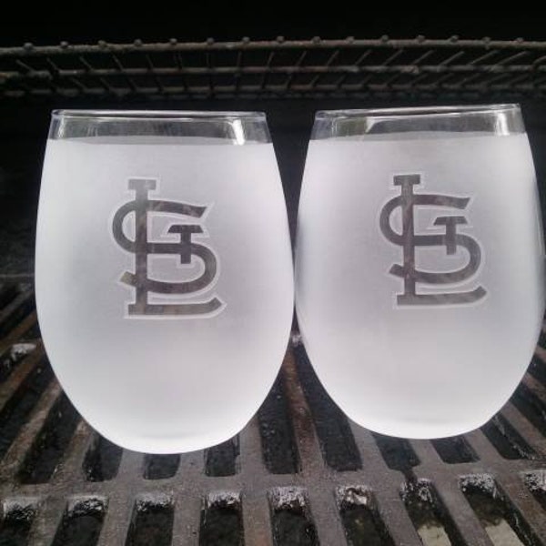 Personalized St. Louis Cardinals wine glasses gift | Cardinals wine glasses set | Unique Cardinals Gifts for him | Cardinals glasses