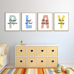 PLAY Wall Art - motivierendes Poster Set für Kinderspielzimmer oder Kinderzimmer