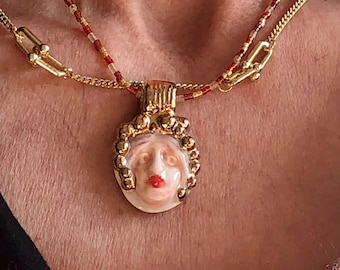 Handgemaakte porseleinen halsketting in Art Deco-stijl.