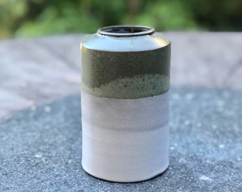 Kleine handgemaakte vaas van steengoed, Green Forest