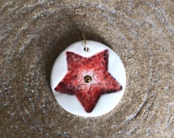 Rode ster porseleinen bedelhanger
