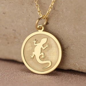 14k Solid Gold Lizard Necklace , Personalised Lizard Pendant , Gecko Pendant , Solid Gold Lizard Disc Necklace , Lizard Gift , Birthday Gift