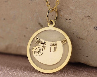 Colar de preguiça de ouro maciço 14k, pingente de preguiça, preguiça minúscula, colar gargantilha personalizado, pingente de raízes, presente de mãe, presente de aniversário