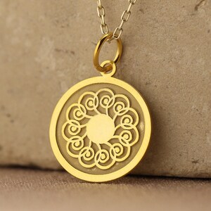 Collar de sol de oro macizo de 14k, colgante de sol personalizado, colgante de sol, collar de sol de oro real de 14k, regalo del día de la madre, regalo de mamá mujer