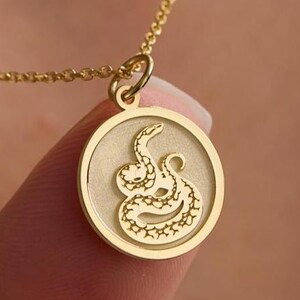Collar de plata con serpiente pitón, colgante de pitón chapado en oro de 14 quilates, regalo de joyería para esposa, novia, madre, amante de los reptiles, regalo de cumpleaños para mamá