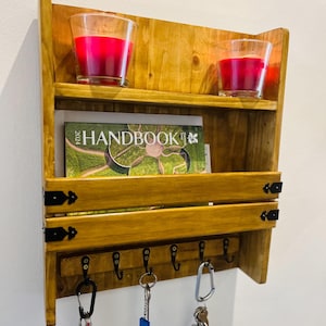 Gran llavero y porta cartas (36 x 43 cm) fabricado con madera recuperada