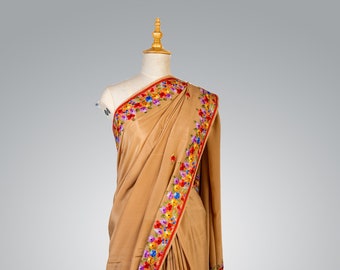 Kashmiri Saree de luxe, Sari beige brodé à la main, Pure Crepe Saree Kashmir, Floral Women Saree, Sari indien traditionnel, Kashmiri Aari