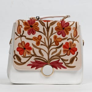 Gul-e-Safaid - Exquisite Aari bestickte Schultertasche, handgefertigtes Kashmiri-Blumenmuster in Premium-Qualität, elegante ethnische Tasche für Frauen