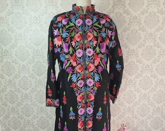 Lange Kashmiri Jacke, handgemachte indische Jacke, Blumen bestickter Mantel, Hochzeit traditionelle Jacke, Boho Jacke, kundenspezifische indische Jacke, ethnische