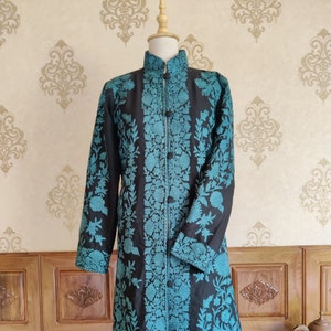 Lang kasjmierjack in blauw met geborduurde bloemen - aanpasbare damesjas - luxe Kasjmier geborduurde Indiase jas van zuivere wol
