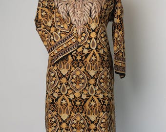 Majestätiska Ebony Kashmiri Pheran med Tilla & Aari-broderi