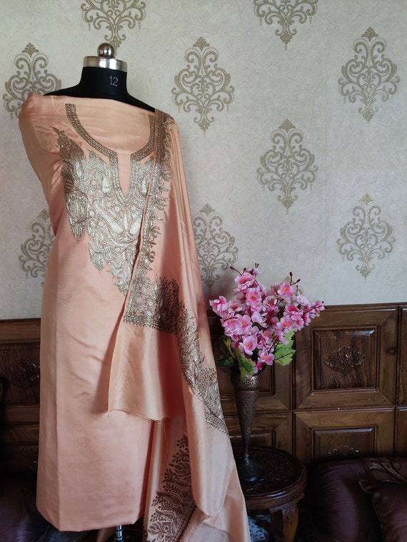 The Timeless Elegance of Kashmiri Suits: A Celebration of Culture and  Craftsmanship - Samyakk: Sarees | Sherwani | Salwar Suits | Kurti | Lehenga  | Gowns | Mens Wear