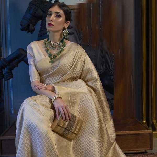 Saree en soie kanjivaram blanc cassé avec riche pallu, sari indien, tenues de fête, robe de créateur bollywood pour femme, collection de sari de mariage