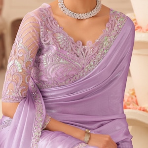 Nuovo sari di seta ricamato in morbido tessuto viola festivo con elegante camicetta da lavoro per le feste, Sangeet Wear Stylish