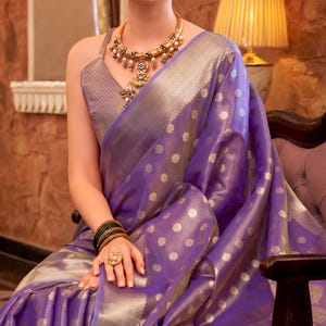 Sari di seta color viola con camicetta cucita con camicetta per regalo Sari di seta color lavanda Sari di seta per festa e ricevimento