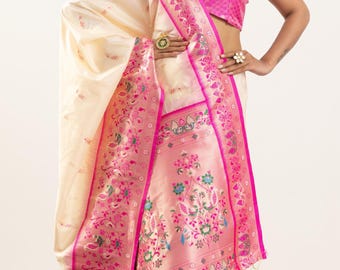 Sari Paithani de seda roja blanquecina para mujer con borde de trabajo Paithani