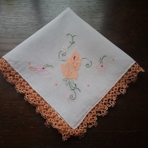 Beautiful vintage woman&#39;s appliqued handkerchief with hand crocheted edging/  hankie / linen / crafts