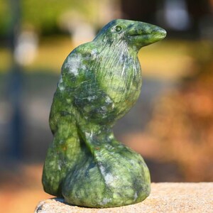 2.5&#39;&#39; Natural Green jade crow ，Quartz crystal crow carved，Home decor，Crystal gift，Crystal crow ，Crow figurine，Crystal healing