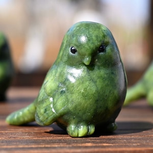 2.6&#39;&#39; Natural Green Jade Bird ornament，Crystal bird carved，Crystal Bird decor，Hand-carved bird，Bird figurine，Home decor，Crystal gift