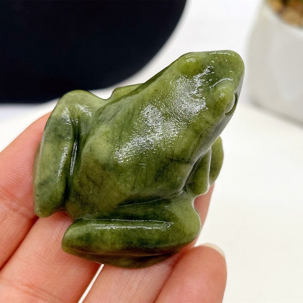2'' Natural Hand carved Green jade Frog，Crystal frog，Frog sculpture，Frog Rock，Home decor，Crystal Animal Carved，Crystal ornament，Riki healing