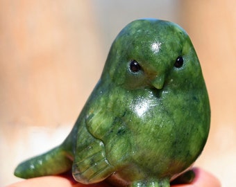 鳥の置物　翡翠？ 高品質の大きな天然グリーン翡翠の花と鳥の彫刻。繁栄、清浄、幸運