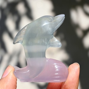 2.2&#39;&#39; Natural Hand carved Fluorite Dolphin，Quartz crystal，Crystal Dolphin，Dolphin figurine，Crystal gift，Home decor，Crystal healing
