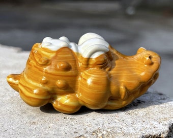 2.6'' Natural Hand Carved Alashan Agate Crocodile，crystal