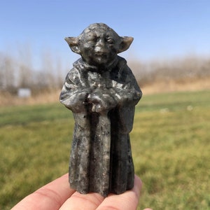 Yoda de yooperlita natural de 3'', cristal de cuarzo, figura de Yoda de cristal, tallado de Yoda de cristal, decoración del hogar, curación con cristales, adorno de cristal