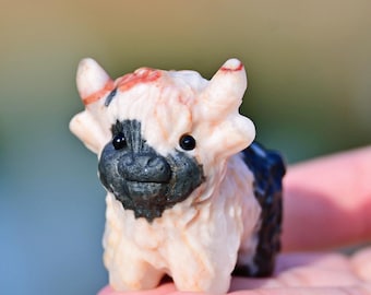 クォーツクリスタルハイランド牛の置物：天然石彫刻、癒しの装飾